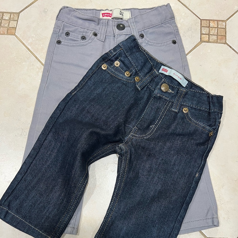 Baby Jeans pants are ready to be in your son’s closet.Brand Levi’s size 12 mths.